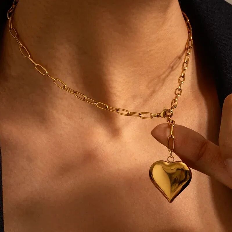 Gold Heart Pendant  Necklace - Image 4