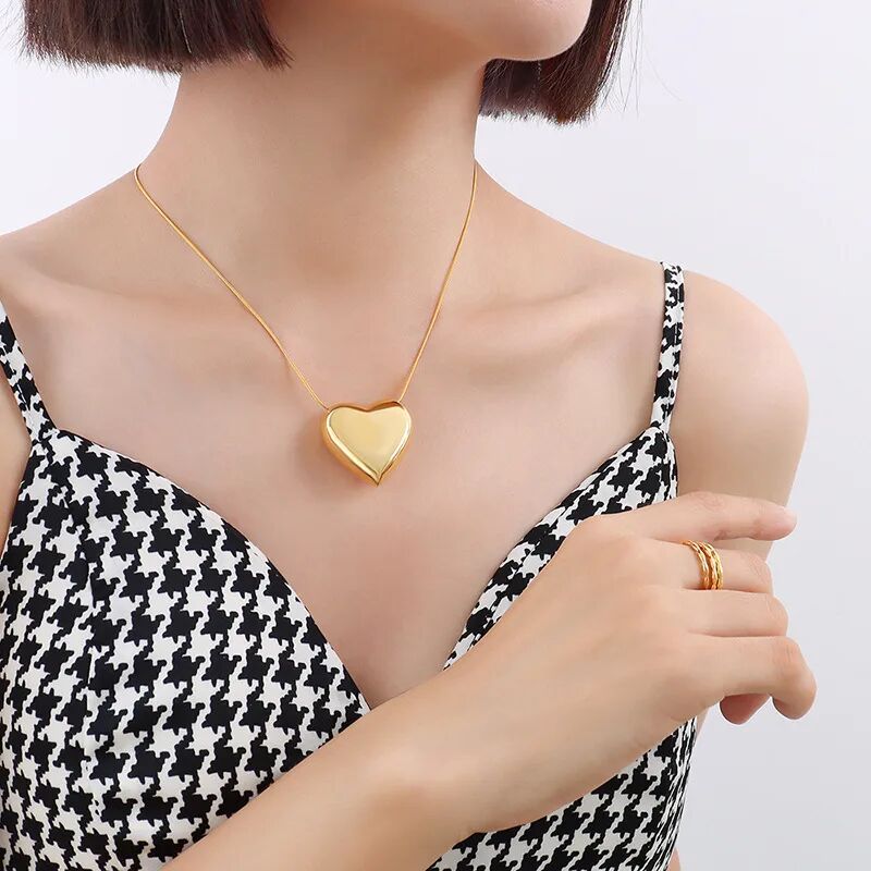 Gold Heart Pendant Necklace - Image 3