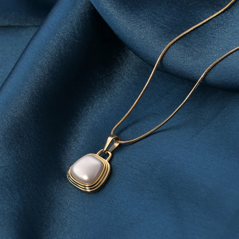 Elegant Pearl Glow Pendant Necklace - Image 2