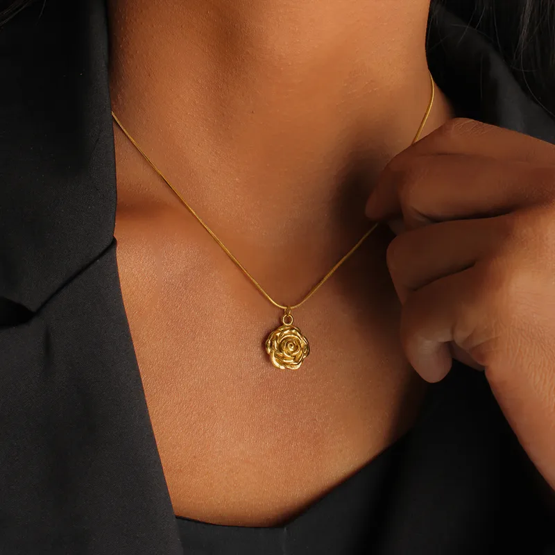Golden Rose Bloom Necklace - Image 3