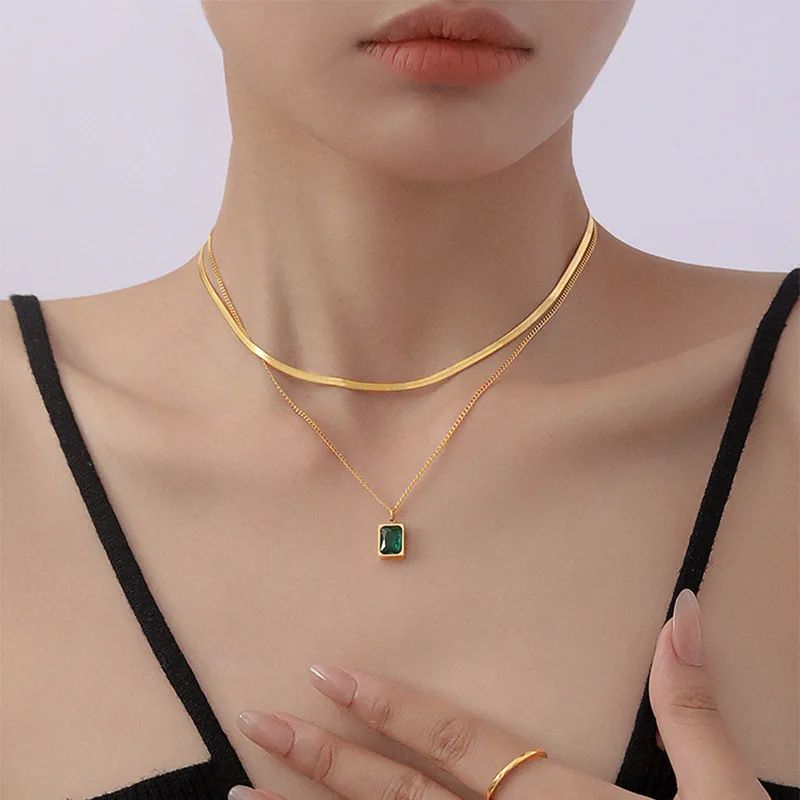 Emerald Luxe Pendant Necklace - Image 3