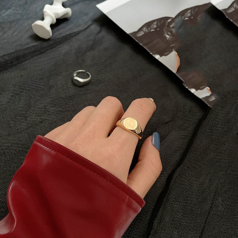 Minimalist Signet Ring - Image 4