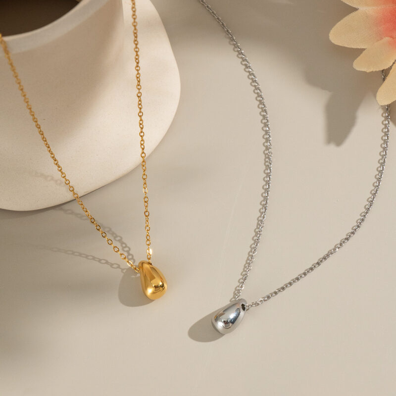Minimalist  Teardrop Pendant Necklace