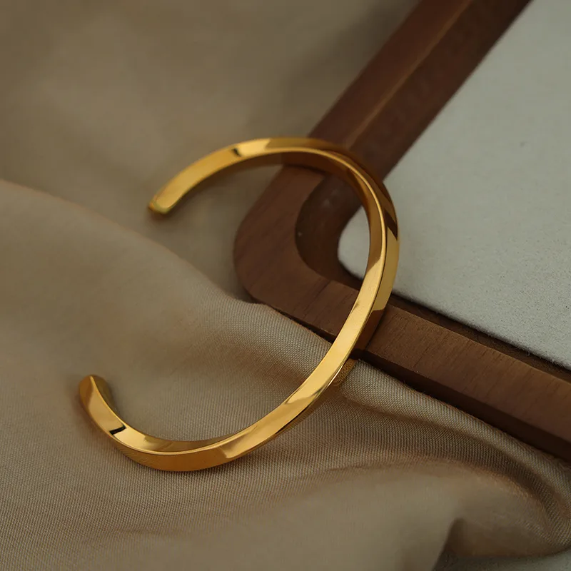 Lustro Open Gold Cuff - Image 4
