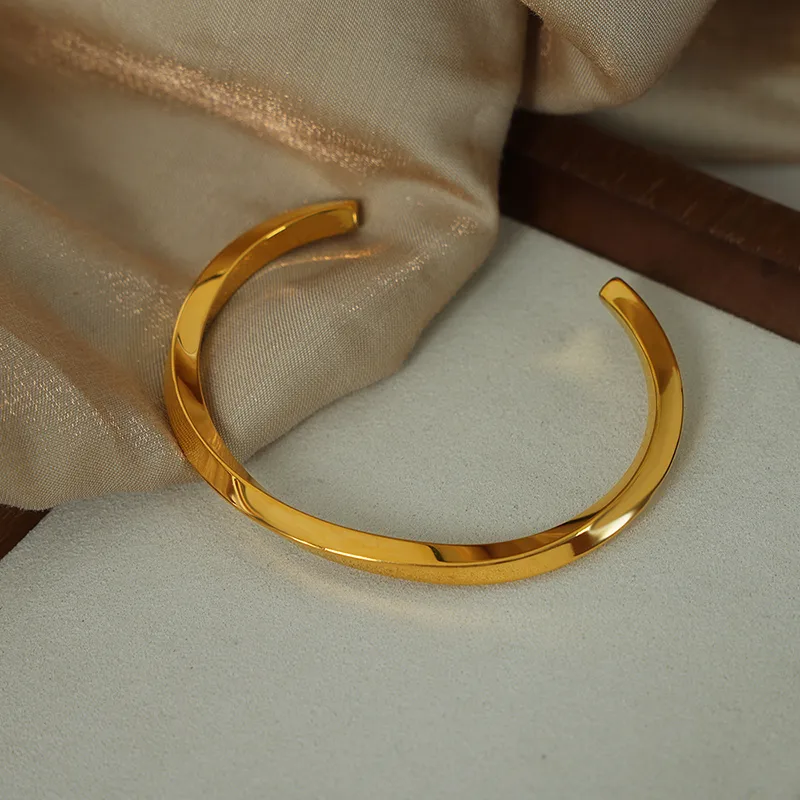 Lustro Open Gold Cuff