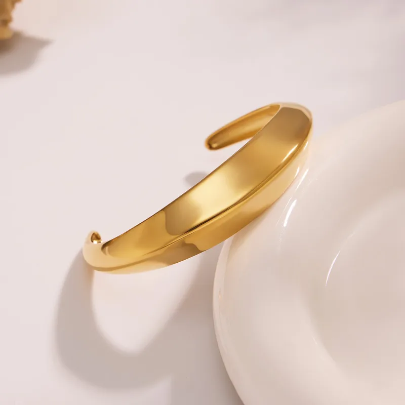 Aurora Bold Gold Cuff - Image 6