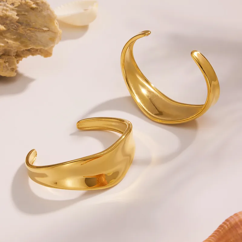 Aurora Bold Gold Cuff - Image 5