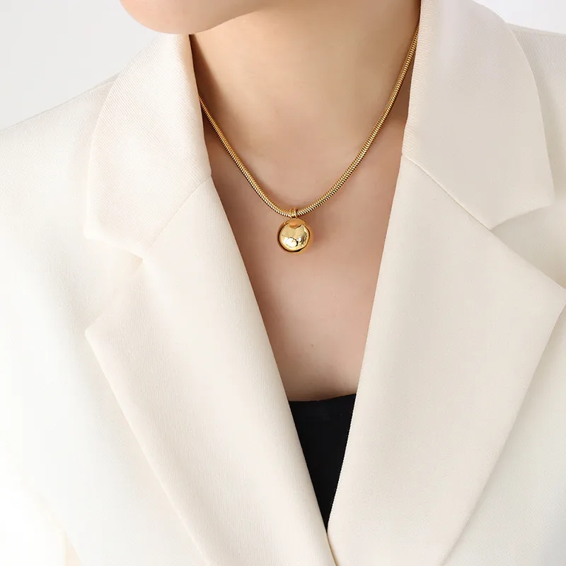 Gold Pendant Necklace - Image 2